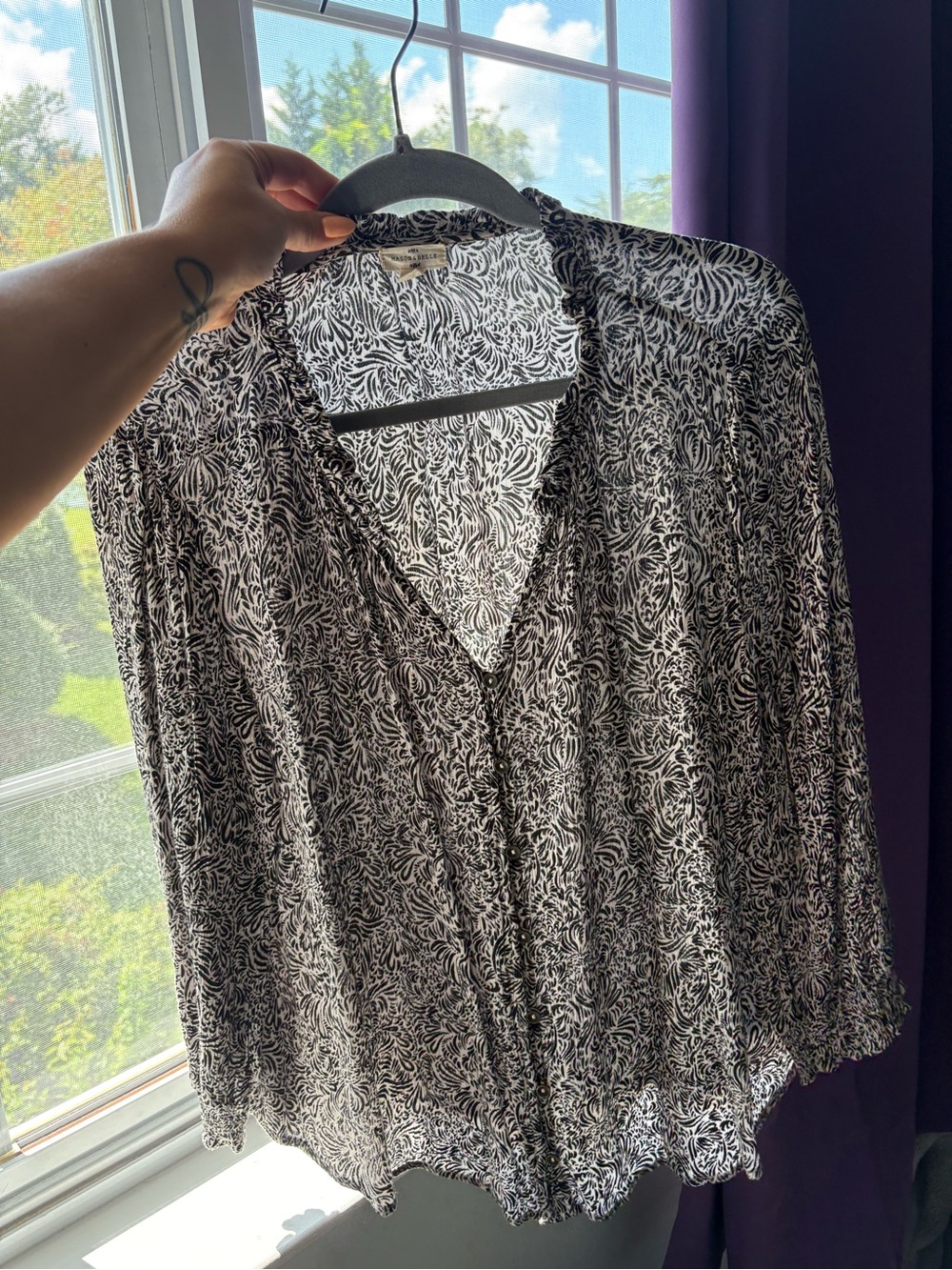 Mason & Belle Black & White Printed V-Neck Women's Blouse